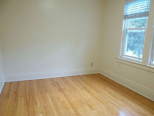 Building Photo - Available 08/01/2026 Newly Renovated Spaci...