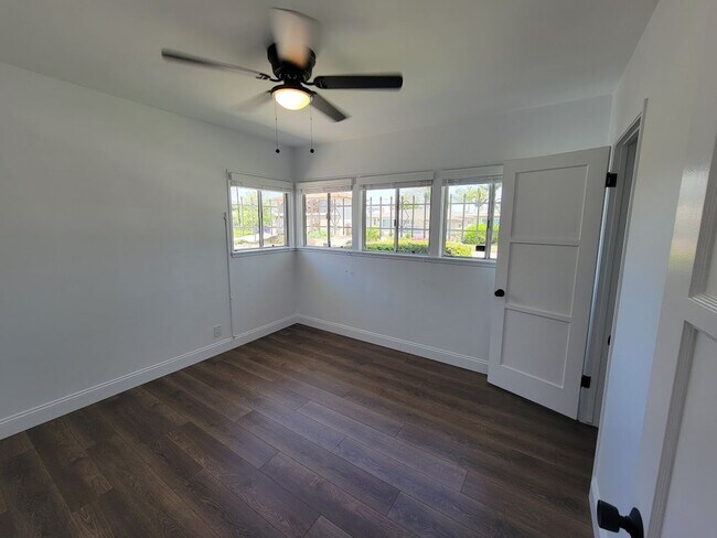 Building Photo - SPACIOUS 3BD/2BA WITH GARAGE, LAUNDRY AND ...