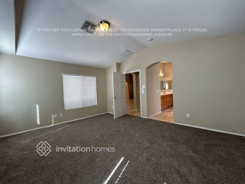 Building Photo - 2438 S 86th Ln