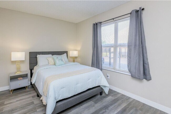 Building Photo - * $300 off April & May Rent *