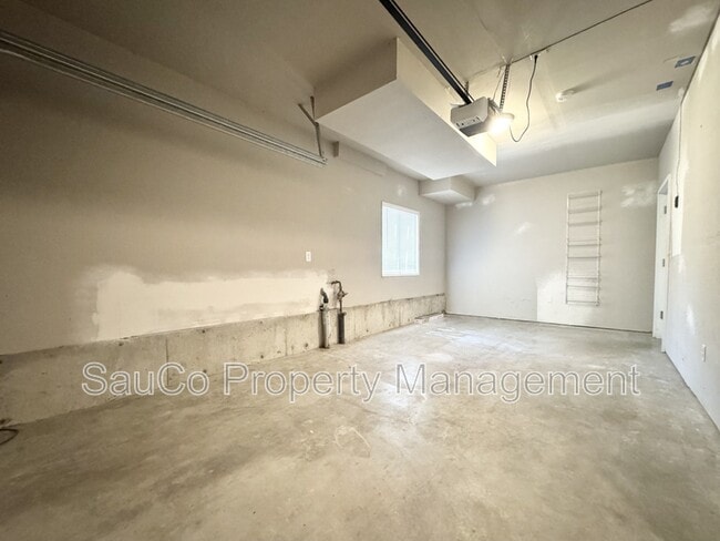 Building Photo - 6423 SW Raab Rd