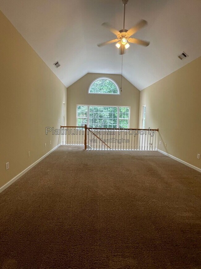 Building Photo - 144 Pointe Cir
