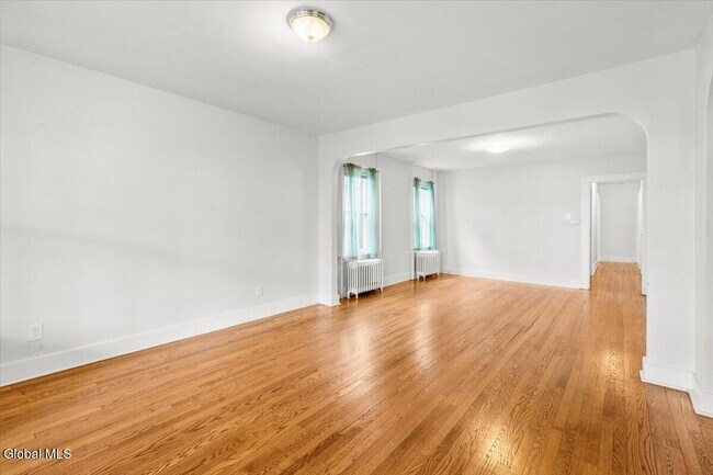 Building Photo - 4 Edison Ave