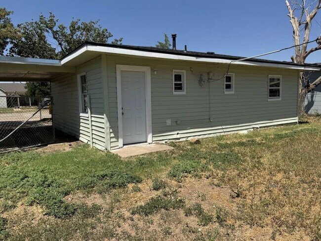 Building Photo - 904 E Stanford St