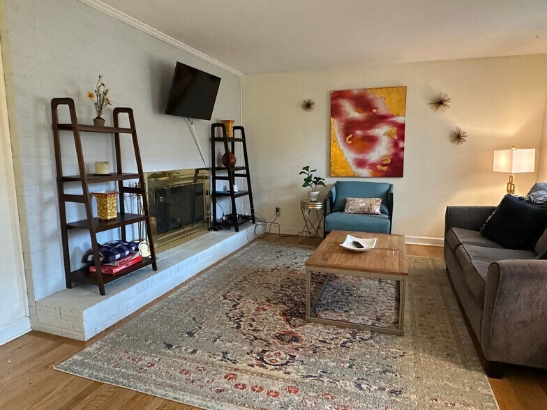 Building Photo - 3441 Brevard Rd