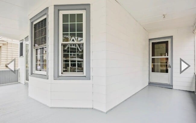 Building Photo - Private room available in clean, well maintained home - UTILITIES INCLUDED