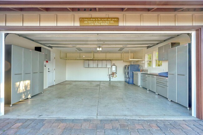 Building Photo - 125 Hummingbird Hill