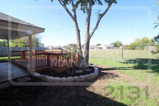 Building Photo - Lisa Lane Living – Simple, Smart & Ready for You!