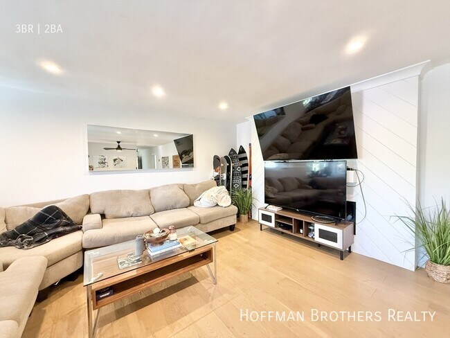 Building Photo - 1102 11th St