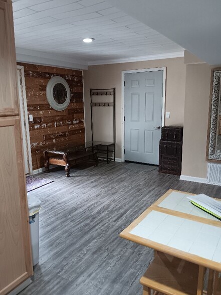 Building Photo - 5824 Pine Lake Dr