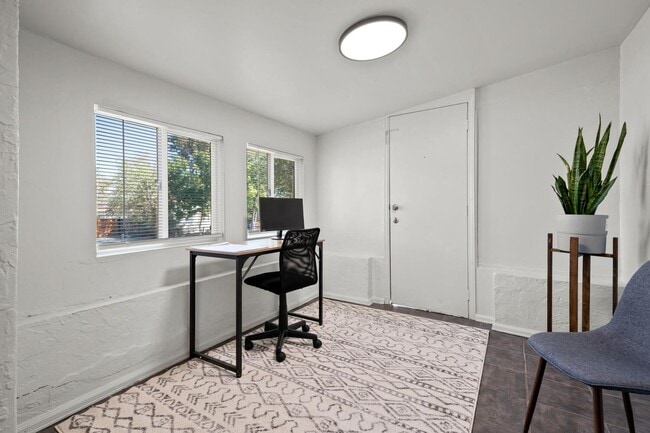 Building Photo - 4 bed 1 bath Home Available Now in Westwood!