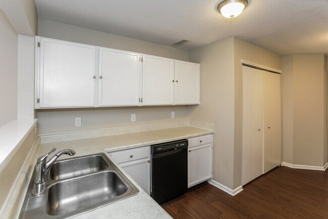 Building Photo - 1170 Freemont Ln