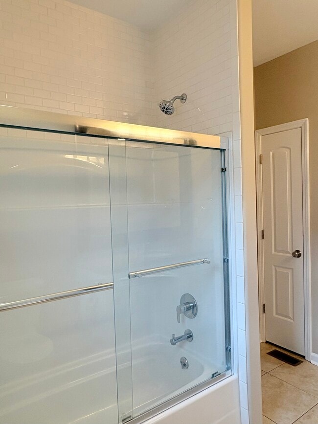 Building Photo - 135 Daisy Field Ct