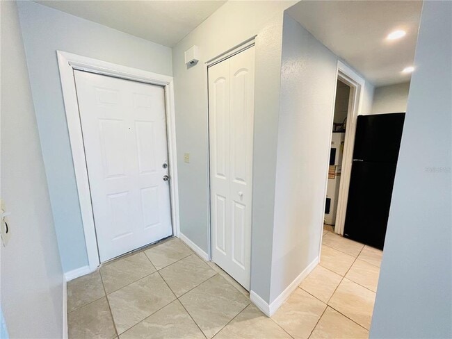 Building Photo - 11014 Knollview Way