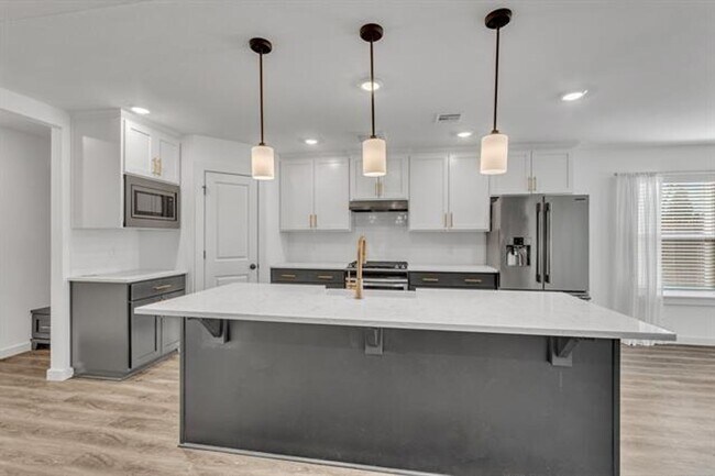 Building Photo - Stunning 4 Bed 3 Bath Broken Arrow Gem