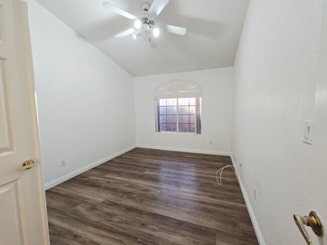 Building Photo - BEAUTIFUL 3BD/2BA WITH MANY UPGRADES!