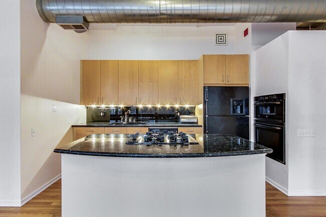 Building Photo - 130 S Canal St