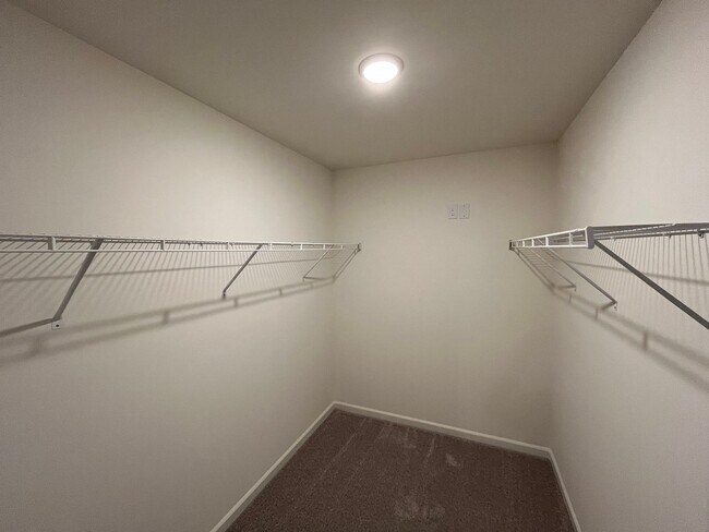 Building Photo - **OFFERING REFUNDABLE APPLICATION FEES** Stunning 3BD, 2.5BA Townhome Near Downtown Durham, RDU A...