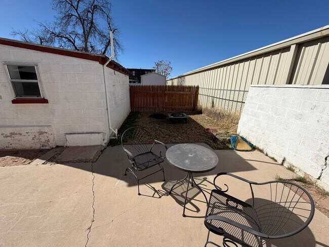 Building Photo - 2 Bed 2 Bath Home