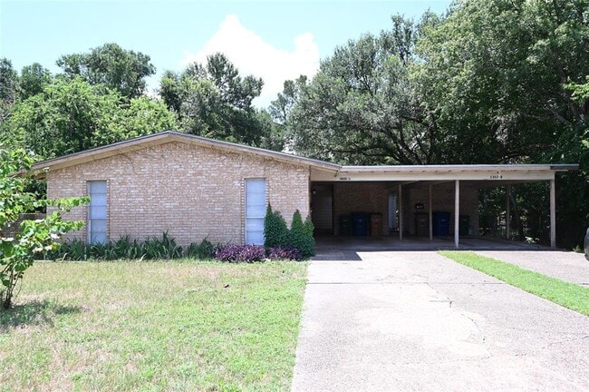 Building Photo - 2303 Western Trails Blvd