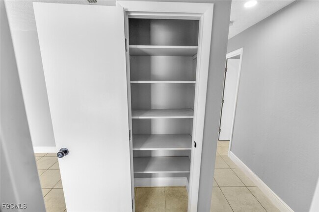 Building Photo - 2935 SE 15th Pl