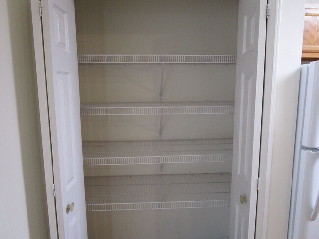 Building Photo - 5004-5006 Betty Jean Way