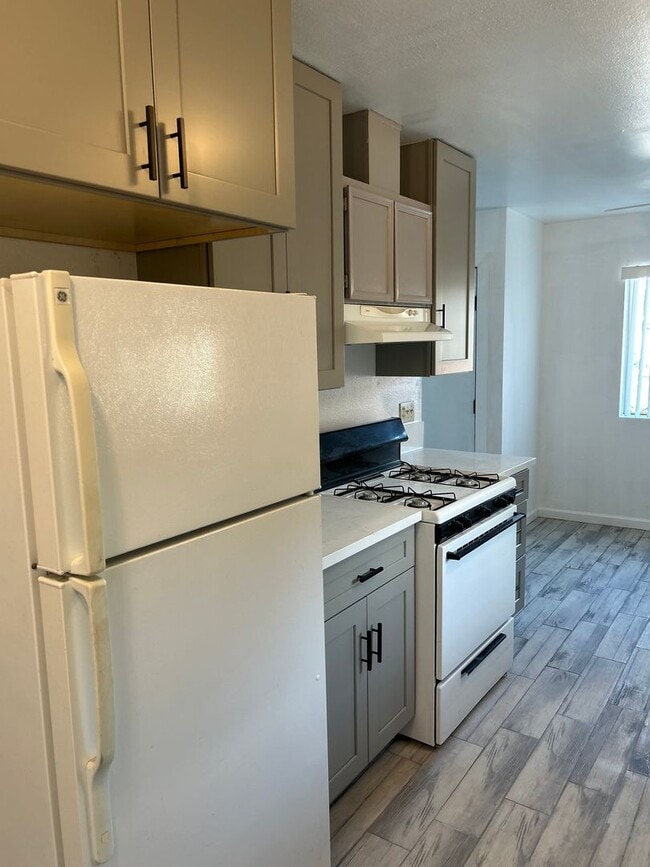 Building Photo - All Upgraded, Small Yard, Garage - AVAILABLE NOW!!