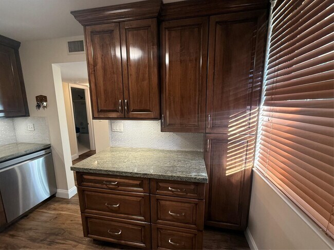 Building Photo - 2660 Carambola Cir N