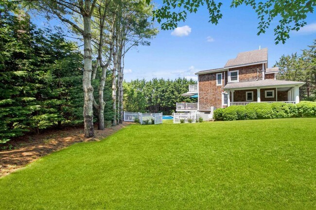 Building Photo - 114 Narod Blvd