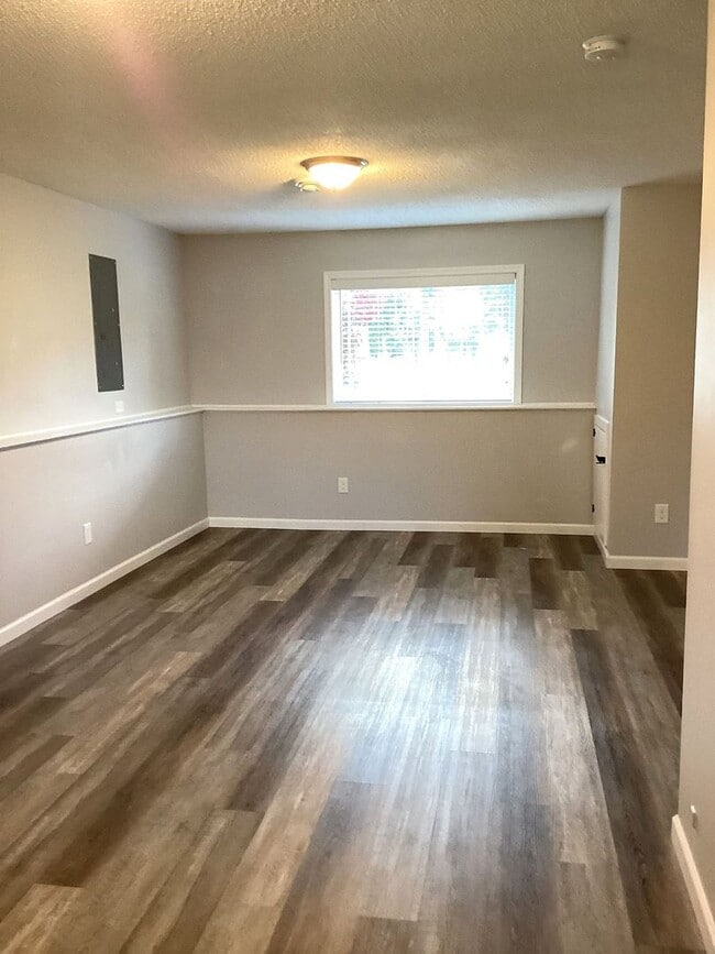 Building Photo - 3BR, 2 1/2 BA Single Family Home in Elk River