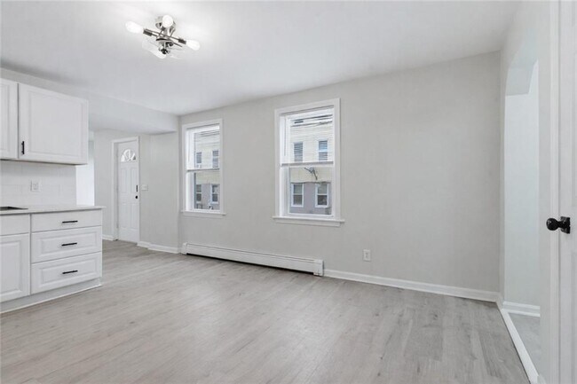 Building Photo - 92 Sylvian St