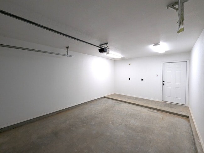 Building Photo - 140 Chisum Dr