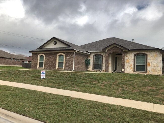 Primary Photo - 301 Vega Ln