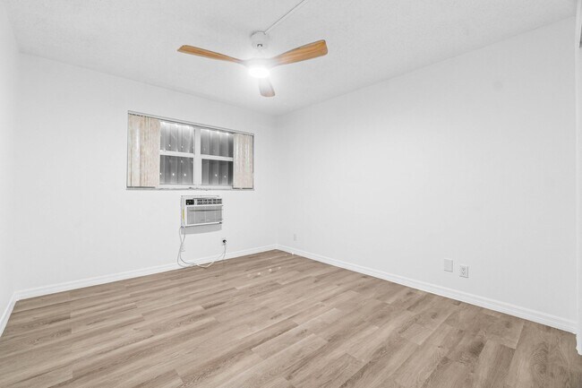 Building Photo - 310 N K St