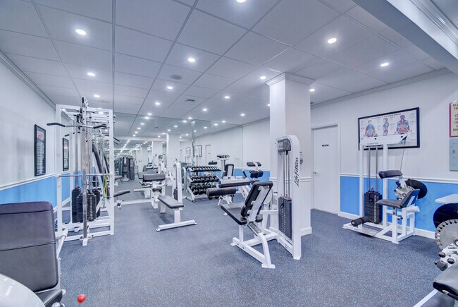 Building Photo - 2121 N Ocean Blvd