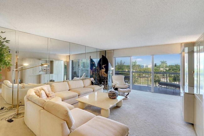 Building Photo - 2600 N Flagler Dr