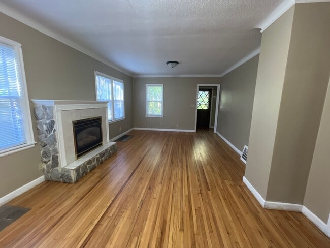 Building Photo - 4 bedroom, 2 bathroom home in the peaceful community of Mahtomedi access to White Bear Lake