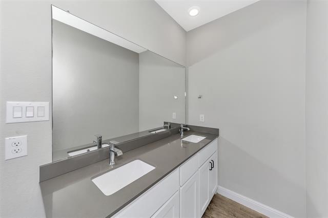 Building Photo - 11524 Leeson St