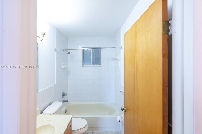 Building Photo - 10017 W Okeechobee Rd