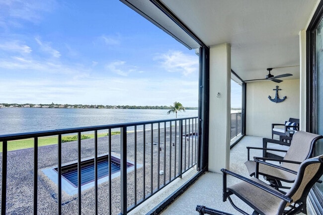 Building Photo - 132 Lakeshore Dr