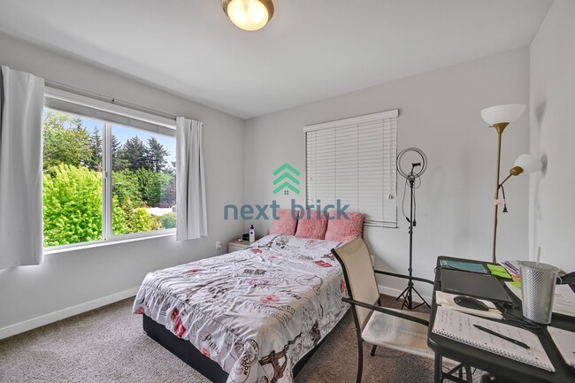 Building Photo - Spacious & Modern 4-Bed, 3.5-Bath Townhome...