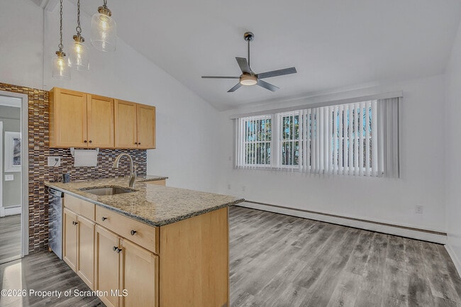 Building Photo - 301 Seymour Ave