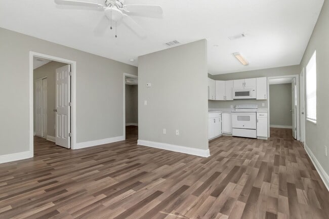 Building Photo - Fully Renovated 3BR/2BA Rental in Bradenton, FL — $1,895/Month, Pest Control, Trash & Lawn Care I...
