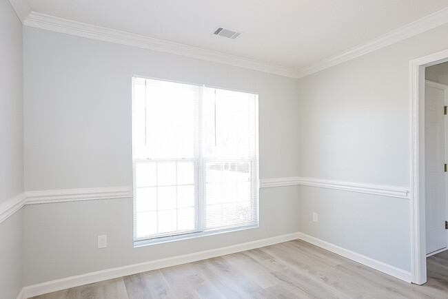 Building Photo - Modern 3 Bedroom Oasis