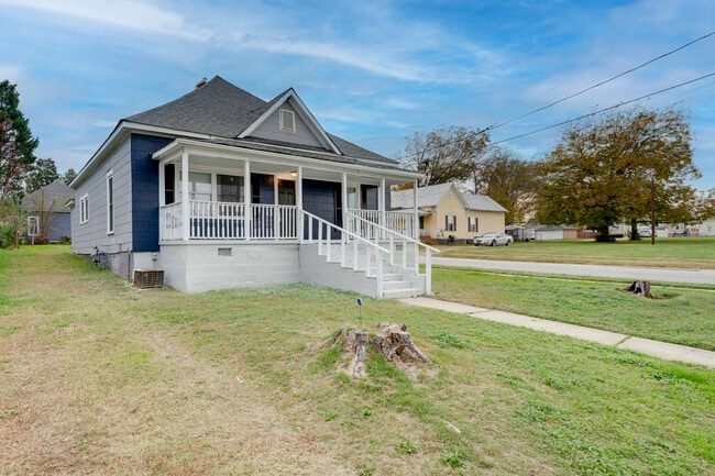 Building Photo - 501 E Franklin St