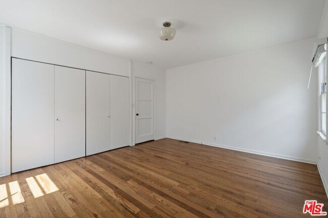 Building Photo - 1229 Smithwood Dr