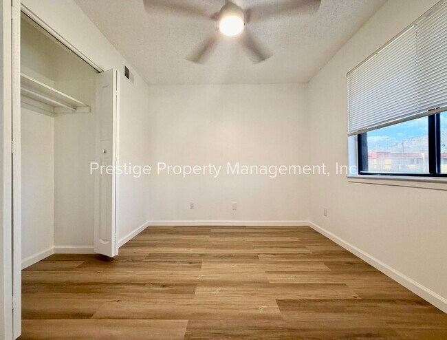 Building Photo - 6331 N Barcelona Ct