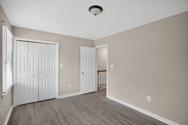 Building Photo - 2 Large Bedroom 2 level Townhouse in Fredericksburg