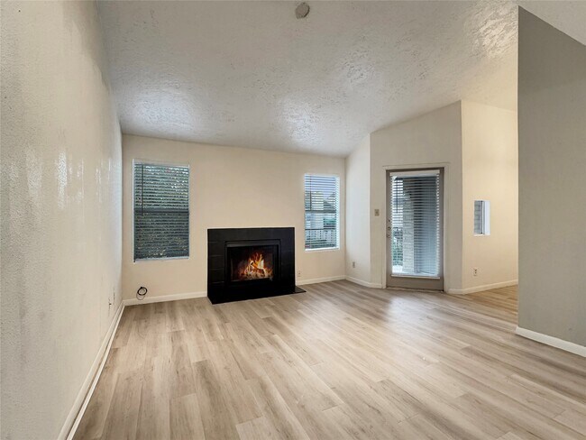 Building Photo - 2021 Spenwick Dr