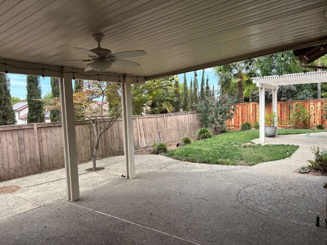Building Photo - Spacious 4 Bed, 2 Bath Home with 3-Car Garage, Nice Backyard & Pet-Friendly Living